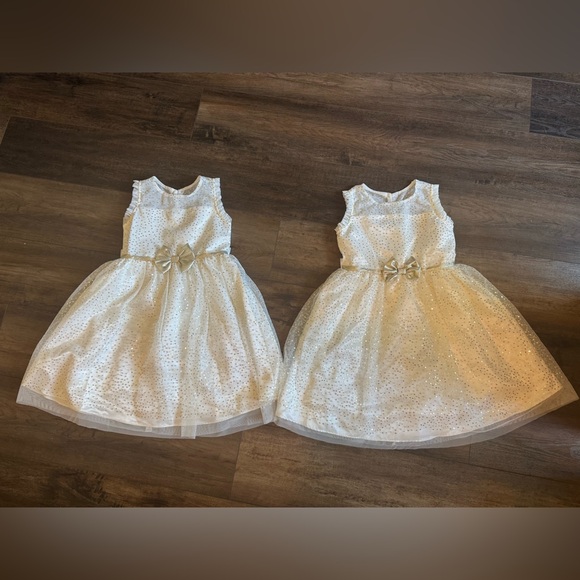 Matching girls dresses size 5 & 6 white with gold sequins - Picture 1 of 8